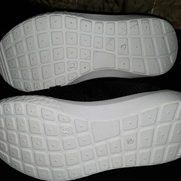 SOLD Boys running shoes - Picture 4 of 4